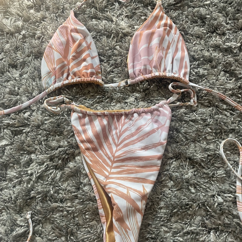 Surf Shop Bikini